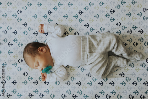 Cuadro en lienzo Peaceful baby sleeping in a crib