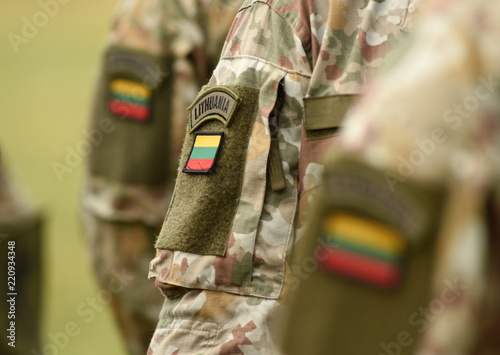 Obraz na plátně Lithuania patch flag on soldiers arm