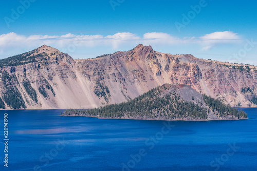 Obraz na płótnie scenic view of crater lake national park on sunny day,Oregon,usa. w salonie