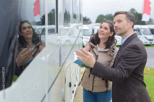Tableau sur toile inspecting the camper van