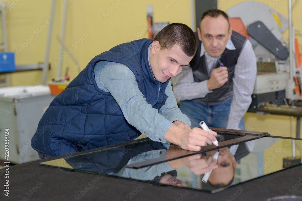 apprentice glazier with mentor monitoring apprentice glazier with mentor monitoring