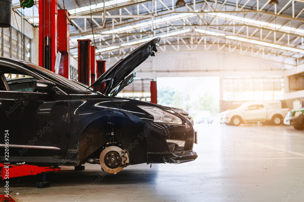 Obraz premium car repair station with soft-focus and over light in the background