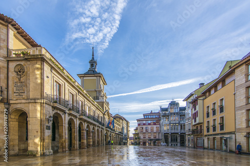 Plaza de la Constitución y Ayuntamiento de Oviedo, España  photo