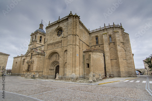 Fachada de la Capilla de Cerralbo en Ciudad Rodrigo, una pequeña ciudad de la catedral en la provincia de Salamanca, España. photo
