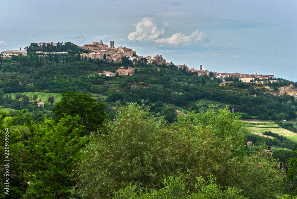 Montepulciano is a medeival and rennesaince town in southern Tuscany.