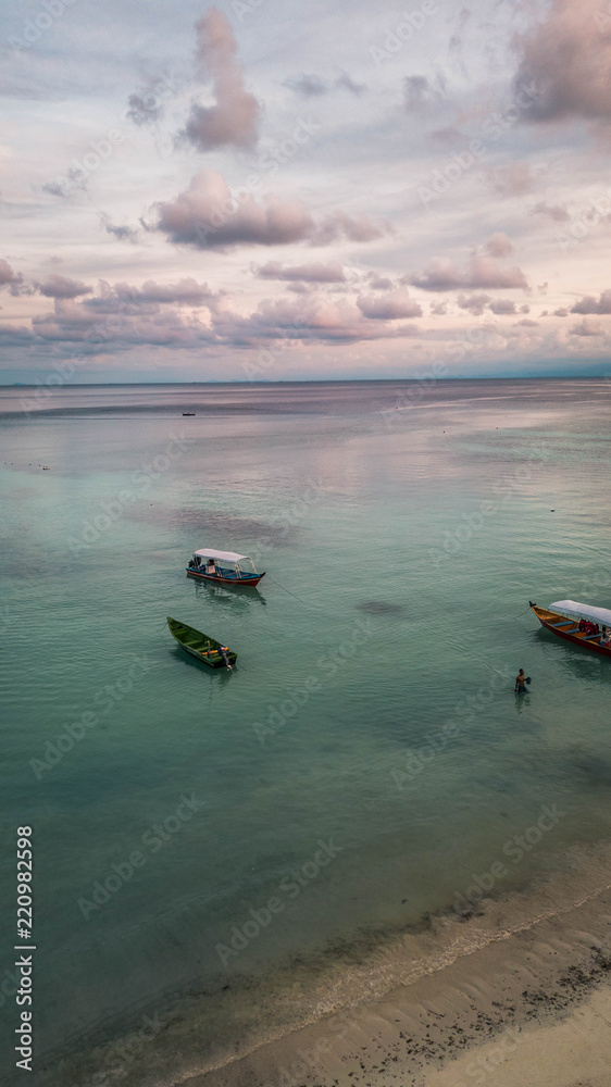 Fototapeta premium Vista aerea de Pulau perhentian Besar, Malasia.