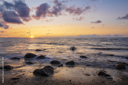 Fototapeta Romantyczny zachód słońca nad morzem, morze bałtyckie, Polska