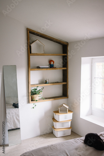 Etagère en bois chambre d'enfant