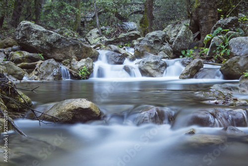 Cascada en rio