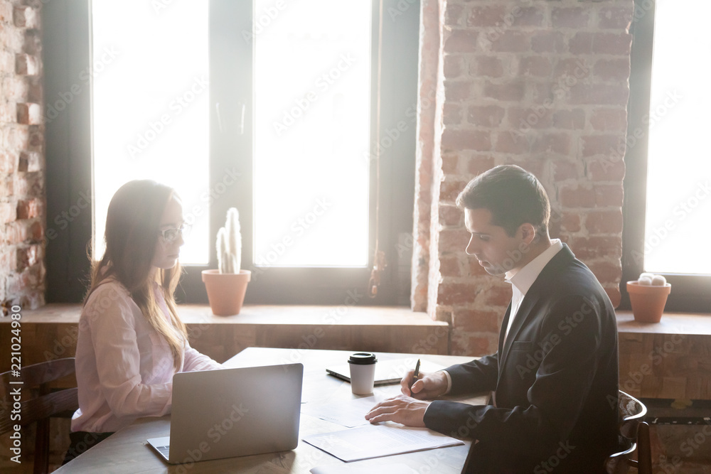 Ταπετσαρία Man and woman at office