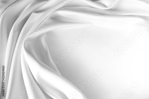 Biała jedwabna tkanina