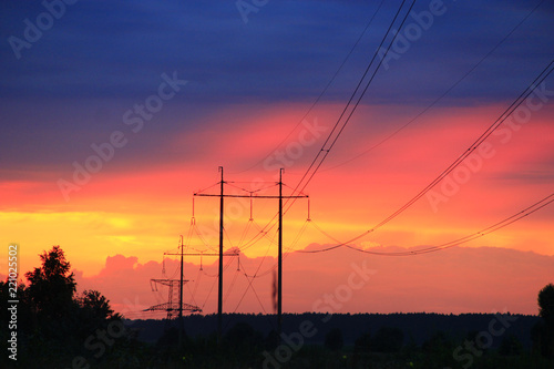 Φωτογραφία Sunset with crimson clouds and high-voltage line