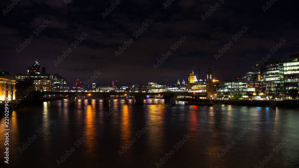 London Skyline  bei Nacht