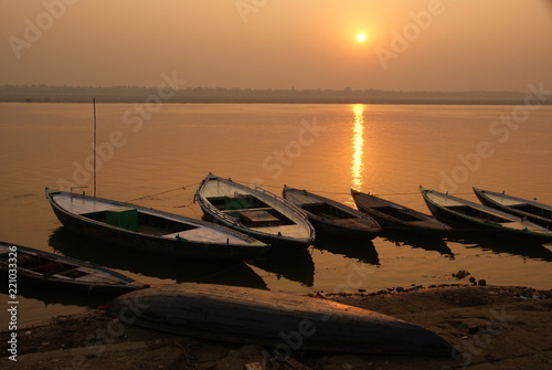 Sonnenaufgang am Ganges - Varanasi, Indien © Simone