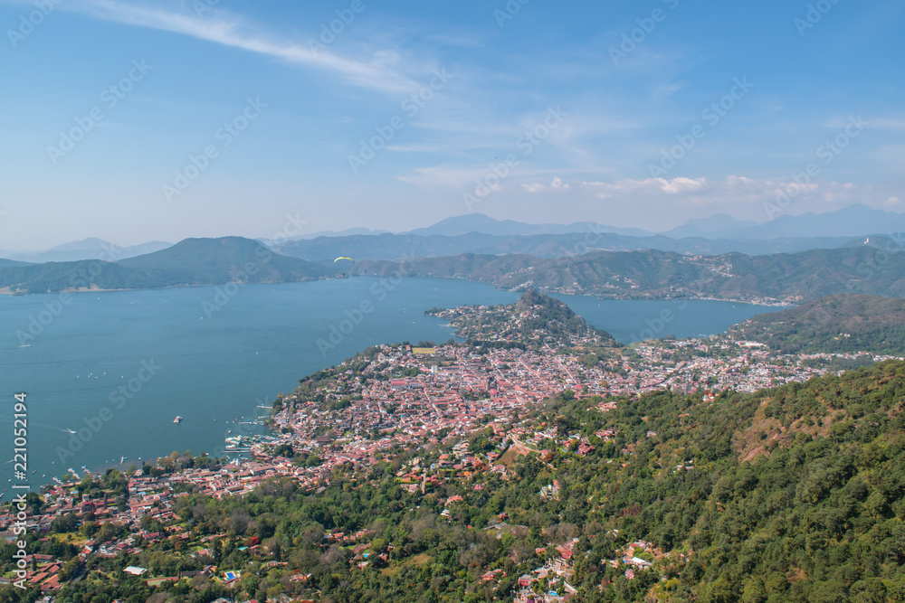 Panoramic view of Valle dde Bravo's lake at Mexico