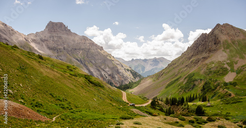 Φωτογραφία A winding road in the Yankee Boy Basin