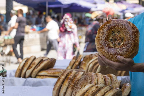 Fotografie Traditional uzbekistan bread lavash at local bazaar, is a soft flat-bread of Middle Asia (Uzbekistan)