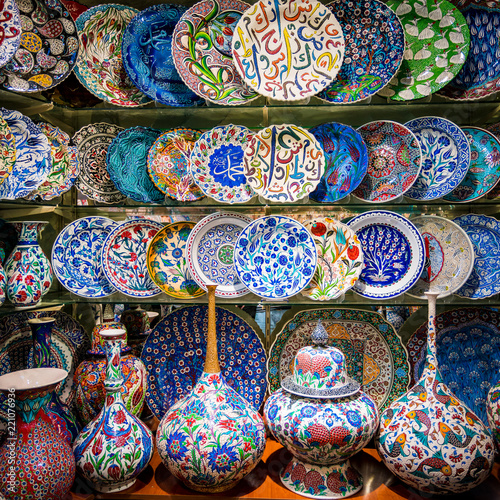 Turkish ceramics on the market © EwaStudio