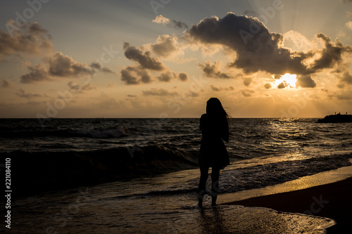 Tableau sur toile Alone and sad at the beach before sunrise silhouette style