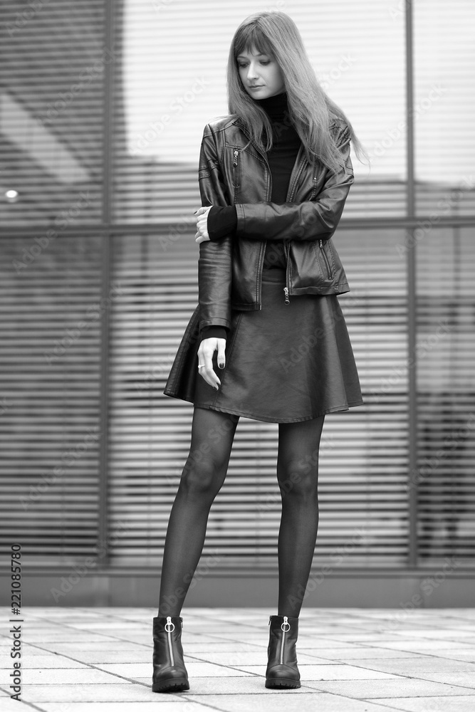 Fototapeta premium young fashionable girl in the cityscape