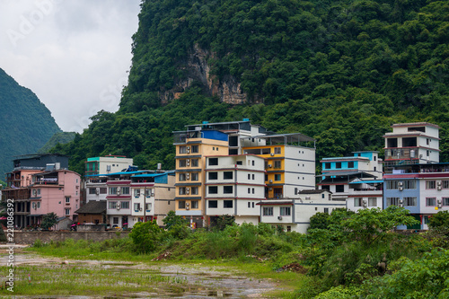 Residential buildings of the tourist city of Yangshuo © Aleksei