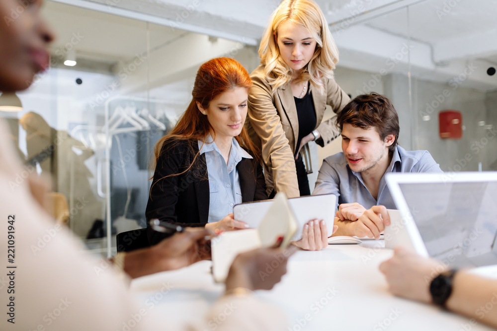 Fototapeta premium Creative business people brainstorming