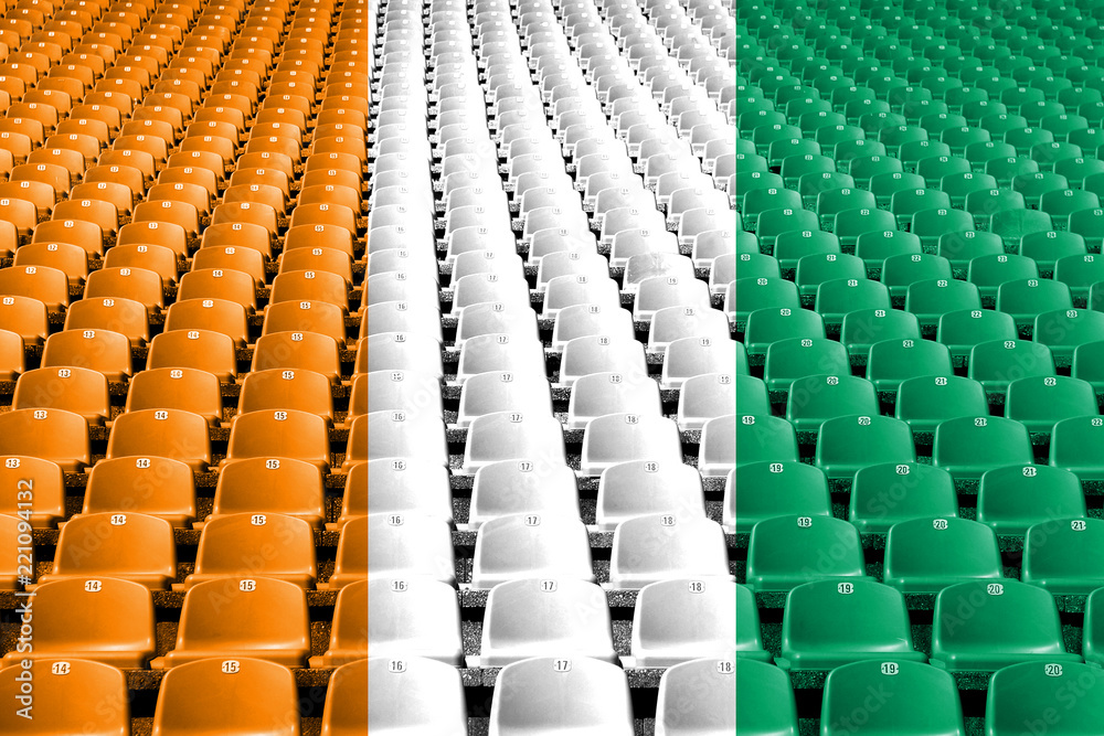 Fototapeta premium Siedziska stadionowe z flagą Wybrzeża Kości Słoniowej Koncepcja konkurencji sportowych.