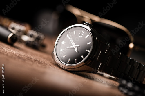 luksusowy męski zegarek na rękę