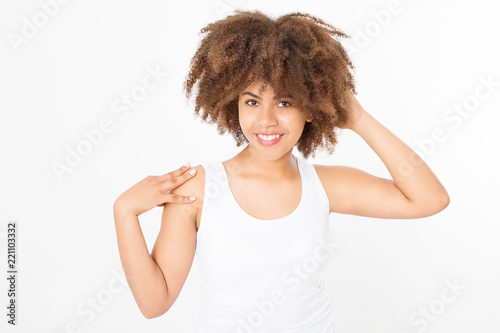 Summer t shirt design and people concept close up of young afro american woman in blank template white t-shirt. Mock up. Copy space. Curly hair. front view.