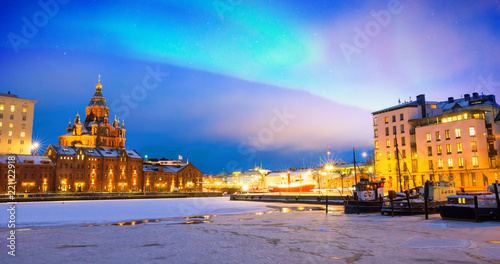 Obraz na plátně Northern lights over the frozen Old Port in Katajanokka district with Uspenski O