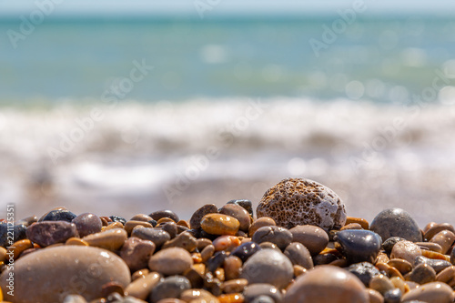 Stenar på en strand vid havet photo