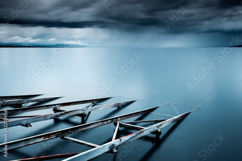 Rails entrant dans l'eau