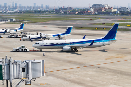 飛行機の出発 -大阪国際空港- photo