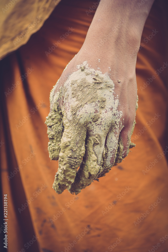 dirty hands after gardening work