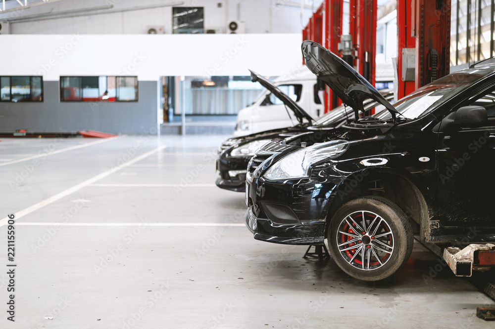Obraz premium car repair station with soft-focus and over light in the background