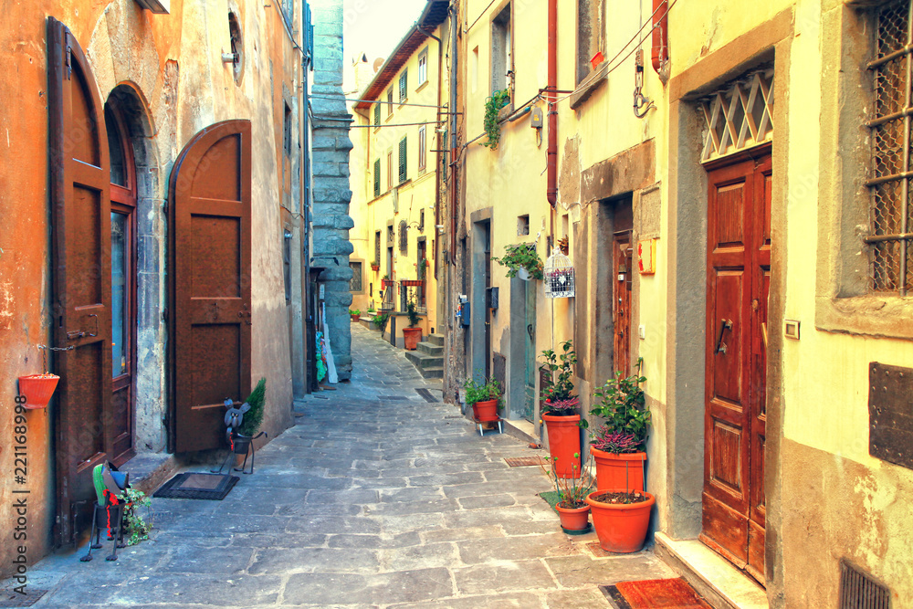 Traditional Italy - old narrow streets of medieval town Siena in Tuscany