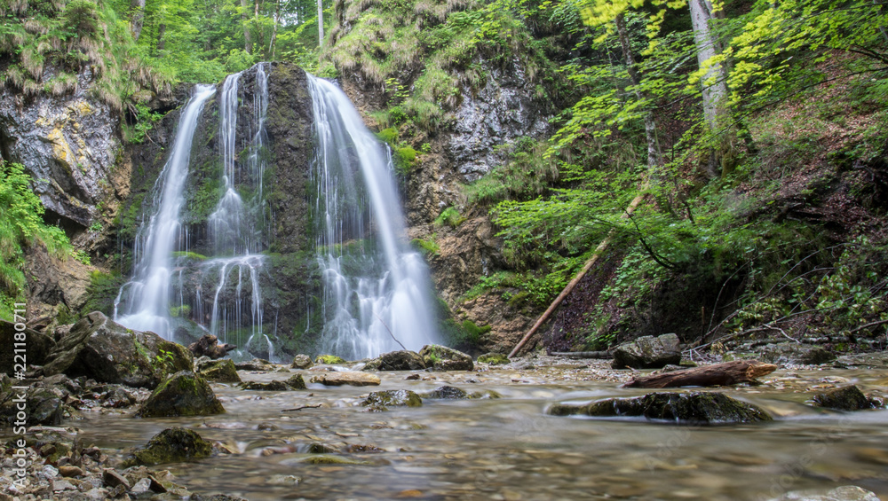 Obraz premium Wasserfall