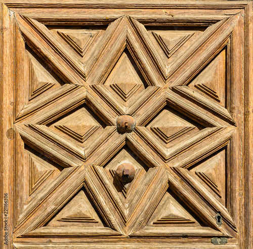 Puerta de madera tallada, Ávila, España