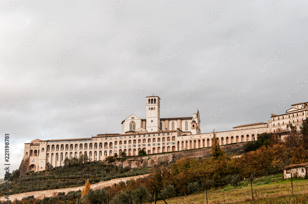 Vista panoramica della Basilica di San Francesco ad Assisi