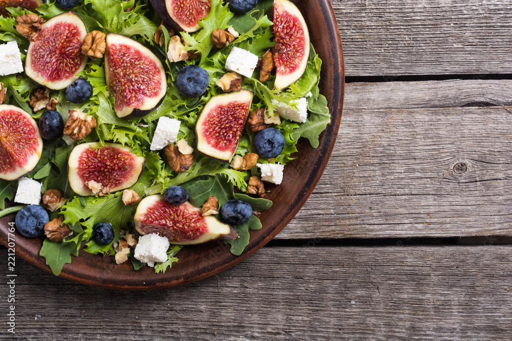 Figs salad with cheese