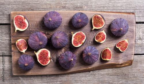 Fototapeta Naklejka Na Ścianę i Meble -  Fresh autumn fruit figs