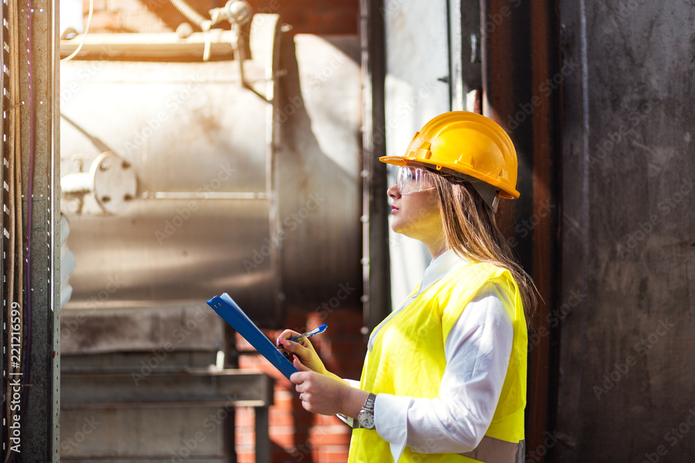 Ταπετσαρία Portrait of female quality inspector