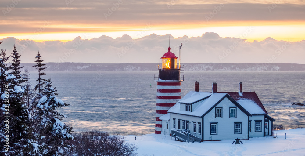 Fotografie Sunrise at West Quoddy Lighthouse