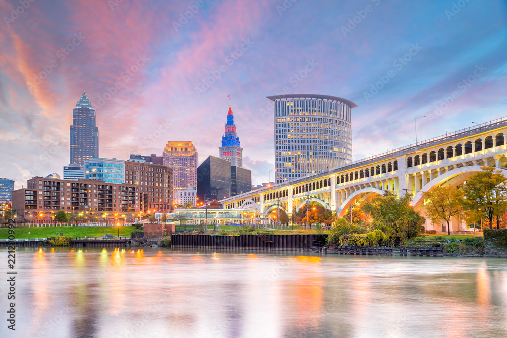 Naklejka premium Widok na centrum miasta Cleveland w stanie Ohio w USA