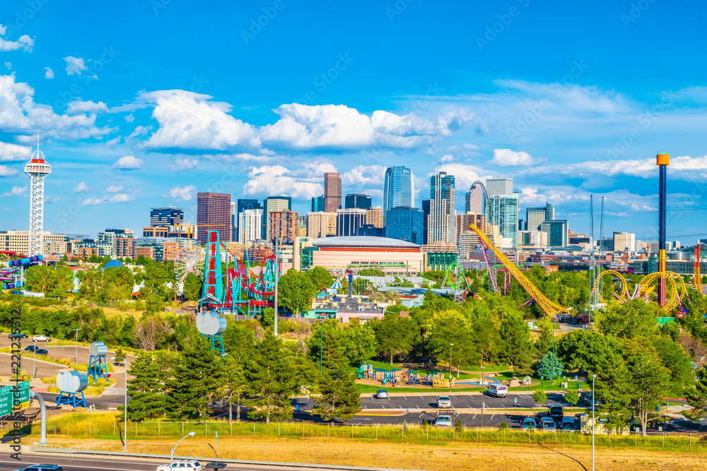 Fototapeta premium Beautiful Day in Downtown Denver