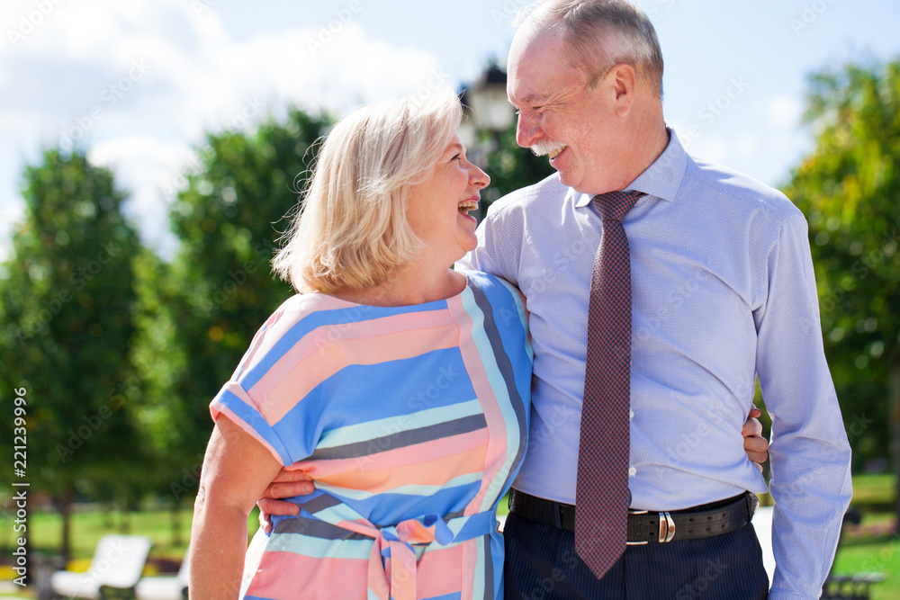 Naklejka premium Senior couple walking in summer in park