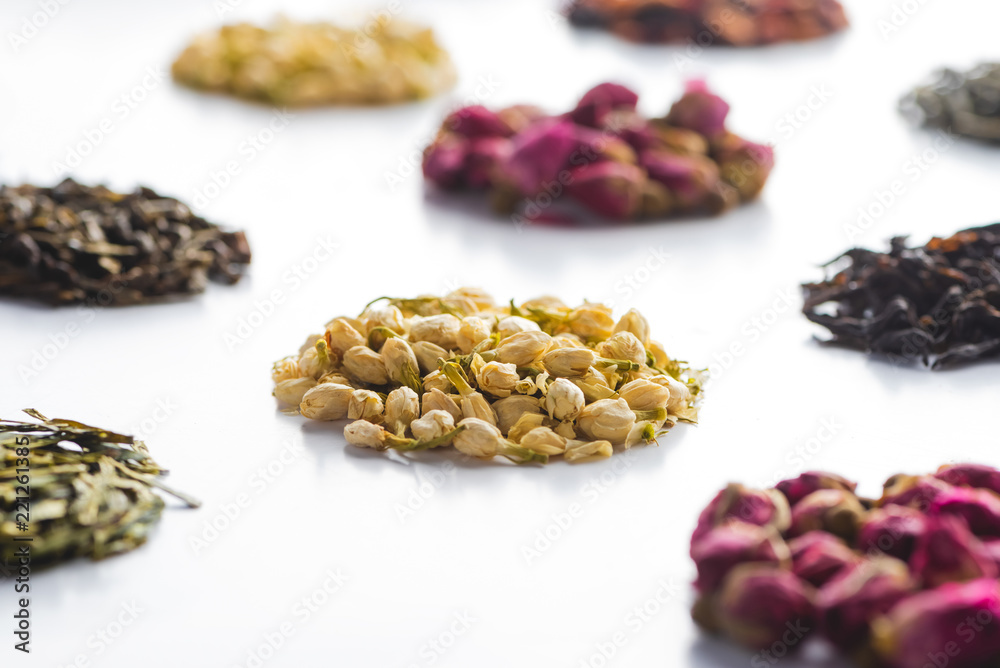 Obraz premium pattern of organic herbal dried tea on white tabletop