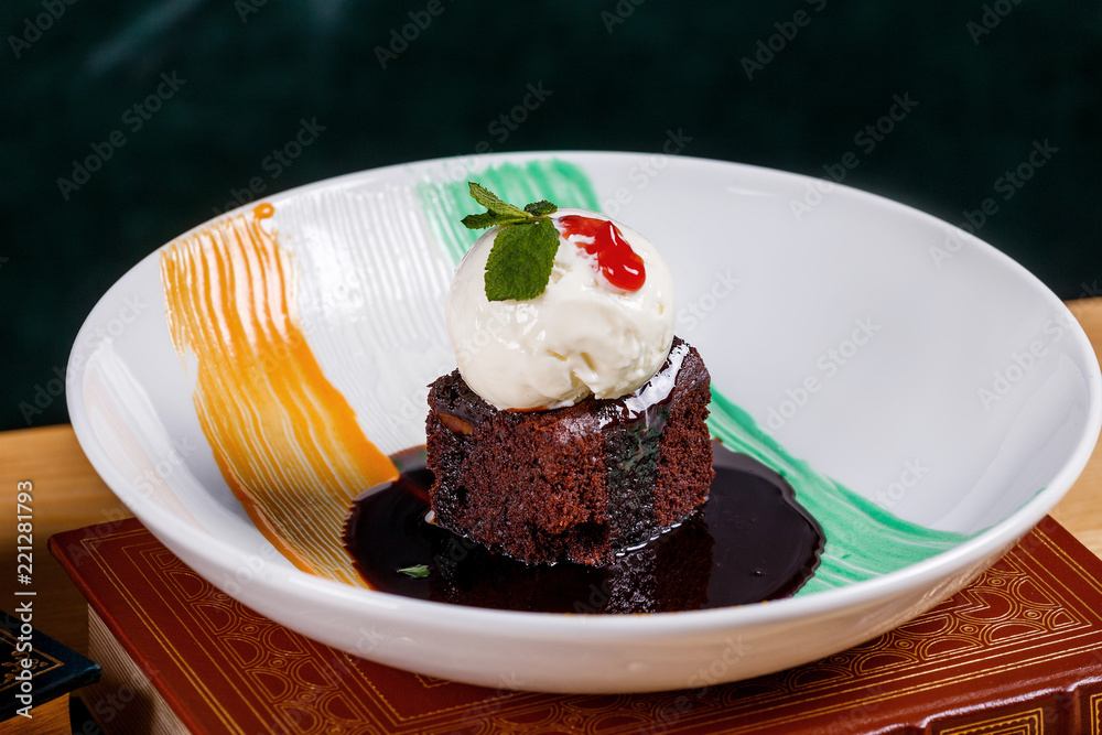 Dublin beer cake made of chocolate biscuit and walnut (served with a vanilla ice cream ball and chocolate-beer sauce). Dublin beer cake made of chocolate biscuit and walnut (served with a vanilla ice cream ball and chocolate-beer sauce).