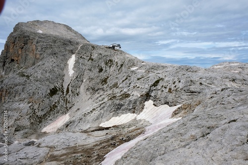 paesaggio montagna natura rocce neve veduta vallata alpi cime parco