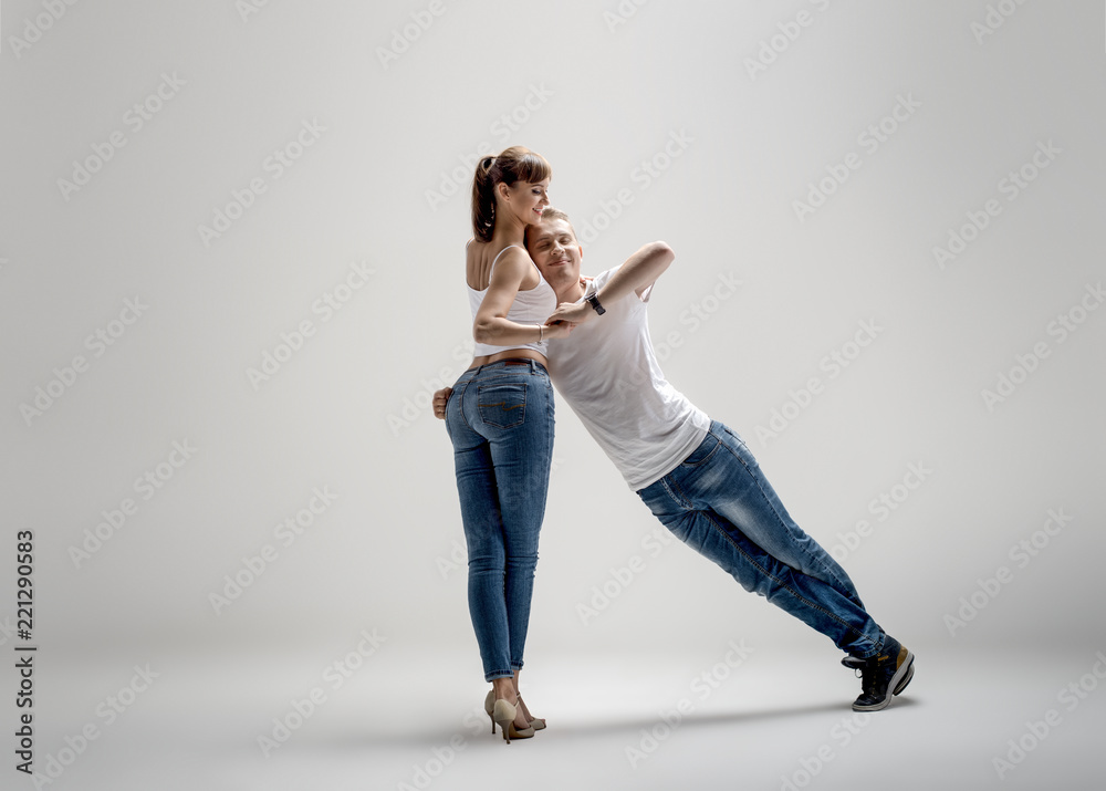 couple dancing social danse